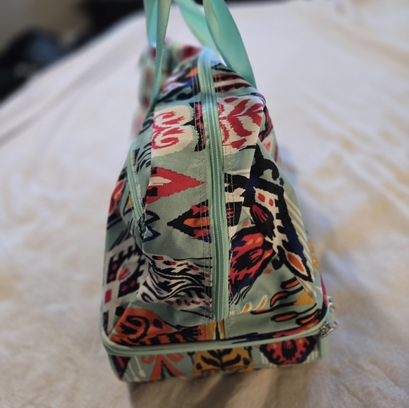 Vera Bradley weekender nag tote like new - Picture 2 of 6